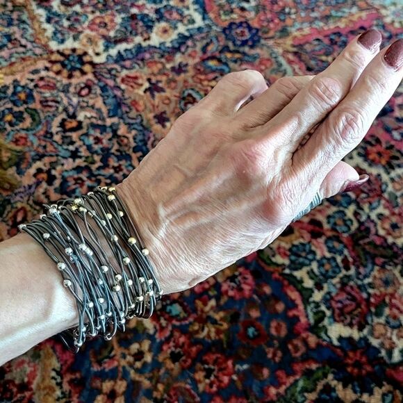 Set of 24 Spring Bracelets with gold and silver beads. - Picture 5 of 6